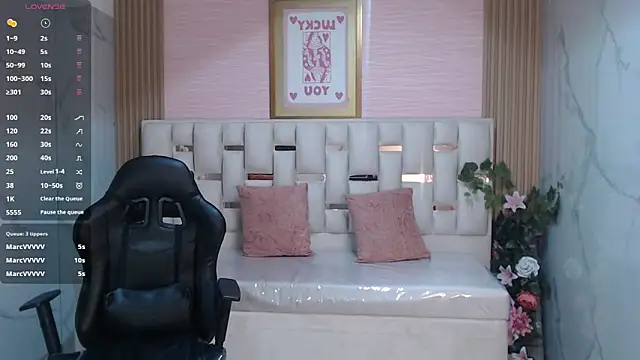 allyssa_bellini_s's cam snapshot