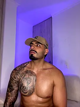 LeandroRusso live sex cam