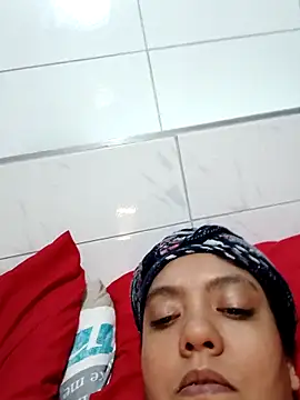 2Juicy_pussy's web cam