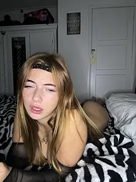 MissAroraaaxo's web cam