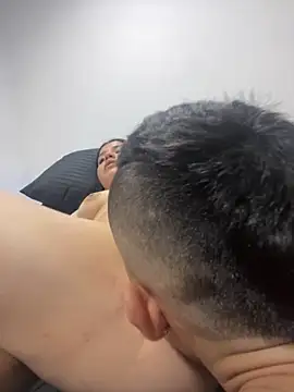 pareja_curiosa19's cam snapshot