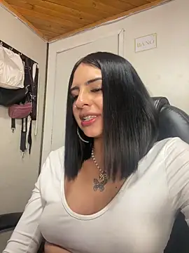 Hilary_pinkk's cam snapshot