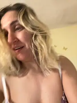 Bia_sexynovaes live sex cam