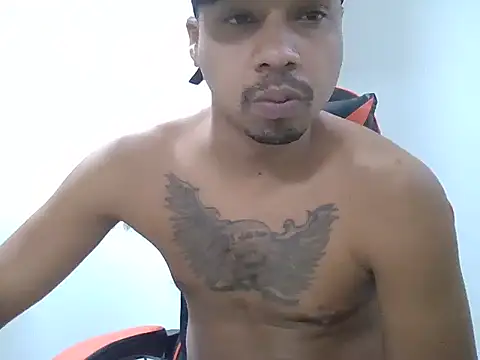 JUNINHOLEKEJR live sex cam