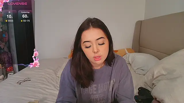 LiloshRoxy's cam snapshot