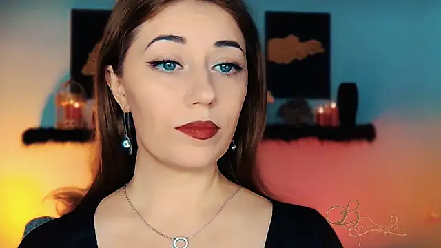 MissBeverlyMills's cam snapshot