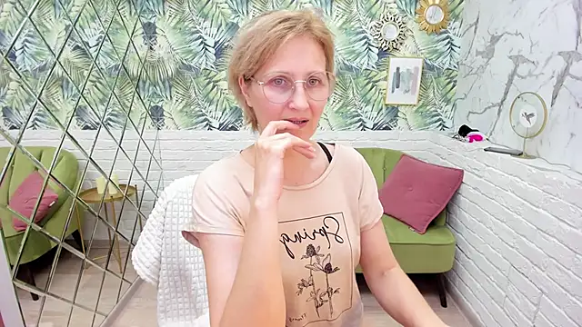 Paris_Cherry's cam snapshot