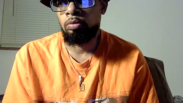 WhiskeyWood_DuhGOD's cam snapshot