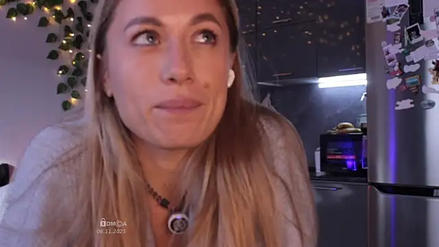 Blondie_Bunny's cam snapshot