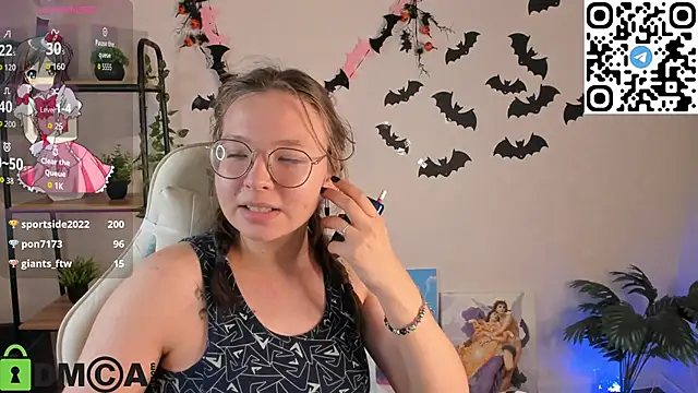 Nuura_Moore's cam snapshot