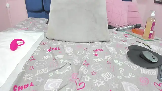 candy_big_tits18's cam snapshot