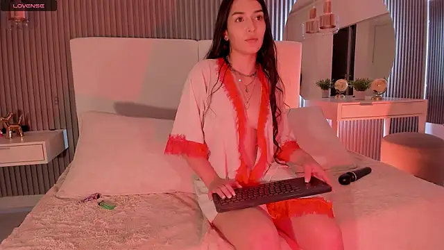 Zoewhitte's cam snapshot