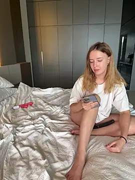 Nura_n_Sarah's cam snapshot