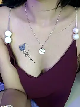 KARISHMA-STRIP live sex cam