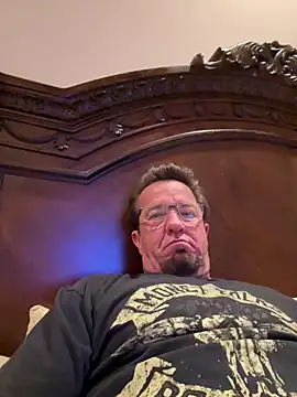 sluttydylan live sex cam