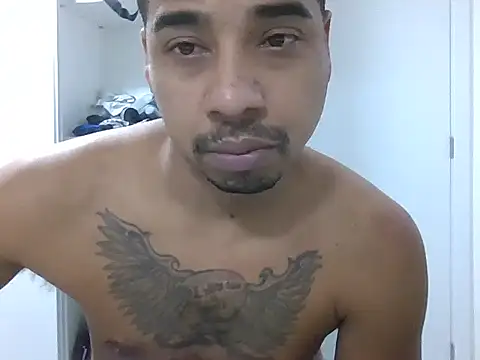 JUNINHOLEKEJR live sex cam