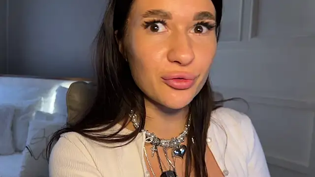 UrLillShy live sex cam