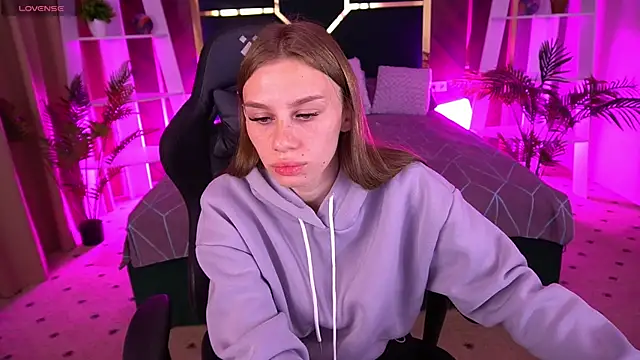 HeyEmilly's cam snapshot