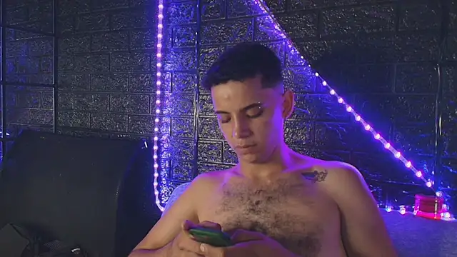 HellAndDante_'s cam snapshot