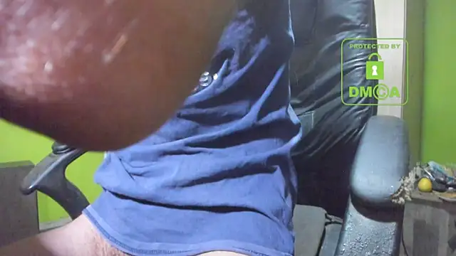 BigCumShoot live sex cam