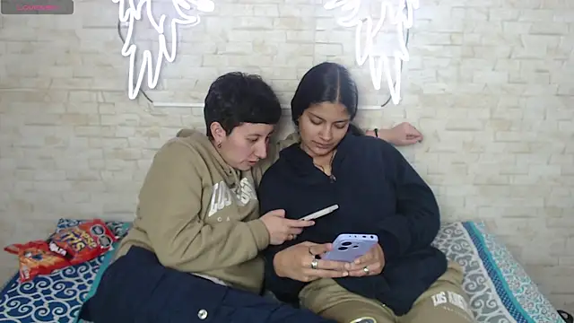 Gaby_and_Mei's cam snapshot