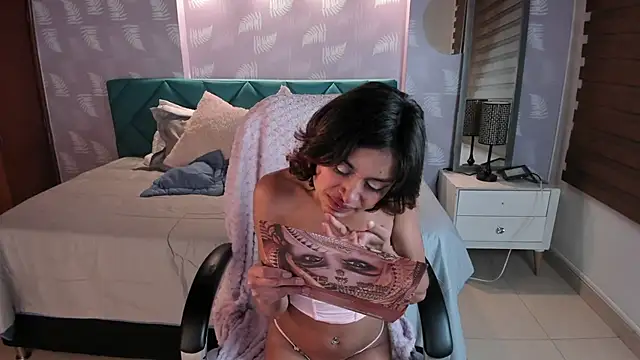 Kat_cute_'s cam snapshot