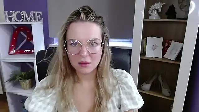 Zoey_Erotic's cam snapshot