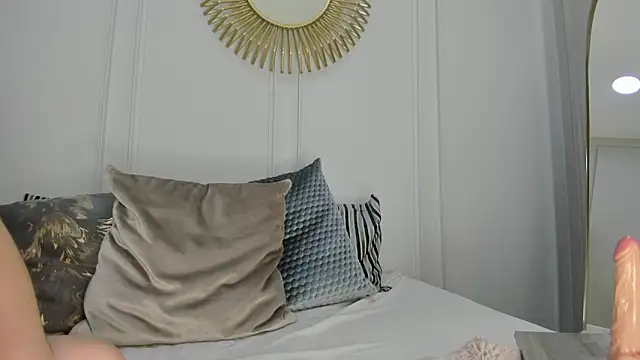 CharlotteBrownn_'s cam snapshot