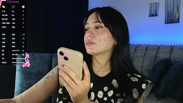 ZaraDames_'s cam snapshot