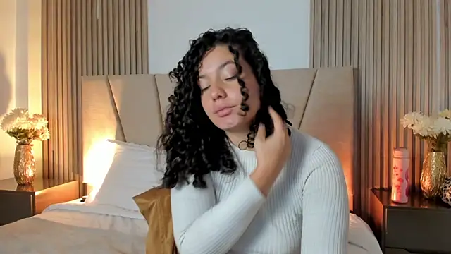 Rachell_Jamess's cam snapshot