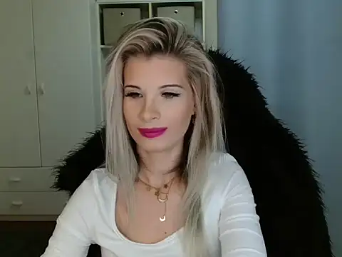 KristineGlow's cam snapshot