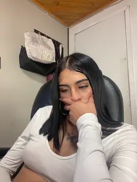 Hilary_pinkk's cam snapshot