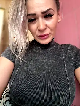 iSelena's cam snapshot