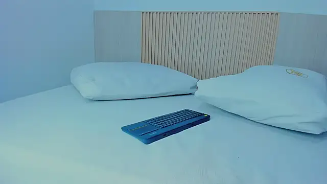 alena_brown_'s cam snapshot