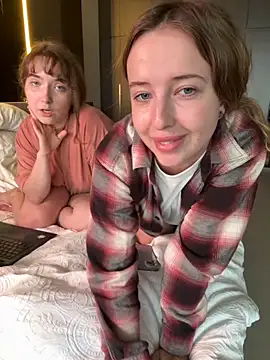 Nura_n_Sarah's cam snapshot