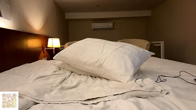 LezlieGreet live sex cam