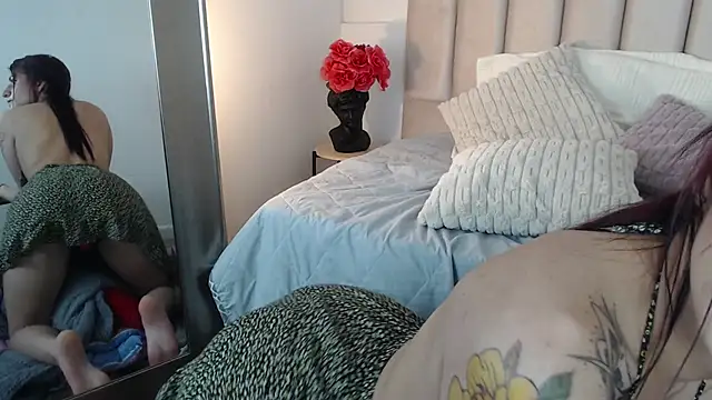 isa_bigassx's cam snapshot