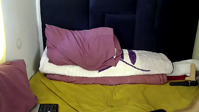 Busty-Londie's cam snapshot