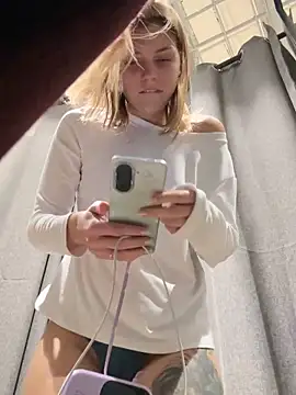 ValenciaShock live sex cam