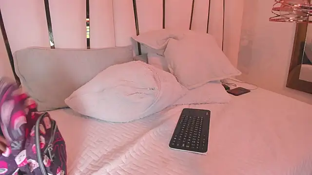 mia_vy's cam snapshot