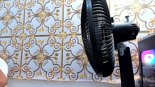 cum_serafin's cam snapshot