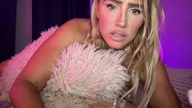 Fitnessbabe69's cam snapshot