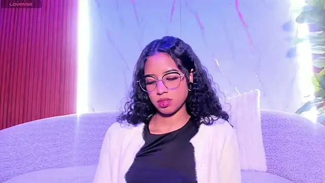 bria_logan's cam snapshot