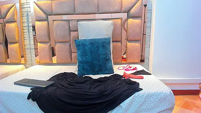 kiarah_cowell's cam snapshot