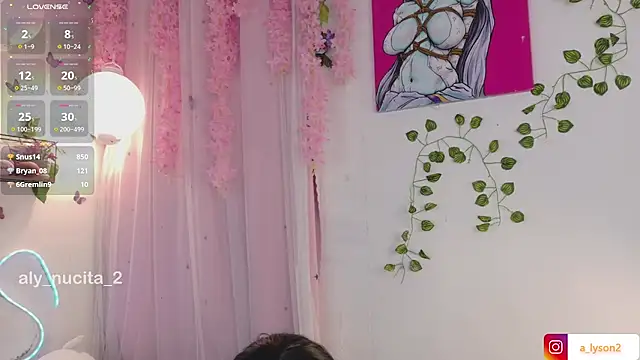 aly_nucita_'s cam snapshot