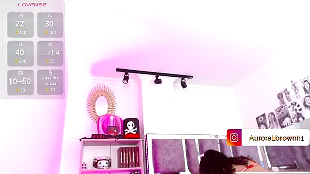 Aurora_Brownn's Stripchat show and profile