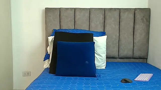 karina_lewis_'s cam snapshot