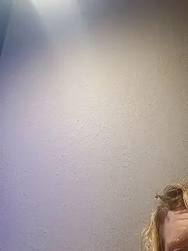 KITTYBOOBOOFUXX's cam snapshot