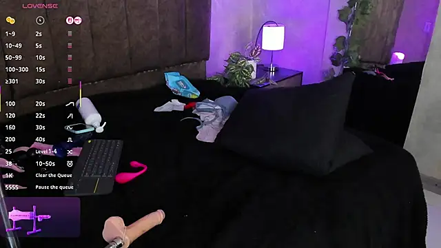 LanaMills_'s cam snapshot