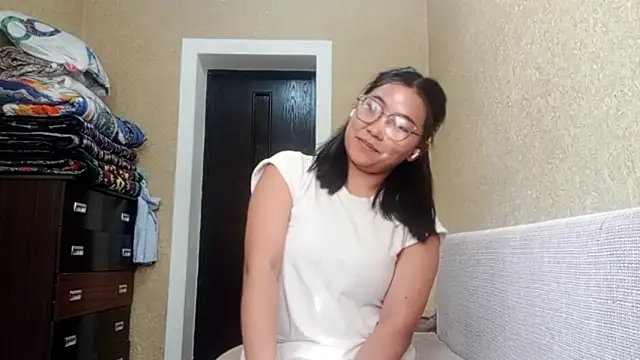 LinneaHyles's cam snapshot